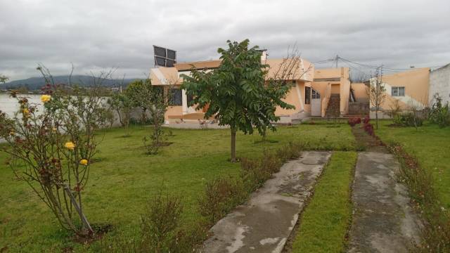 HERMOSA CASA CON AMPLIO TERRENO