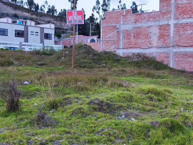 VENDO TERRENO tras las Mallas del Cuartel de Riobamba