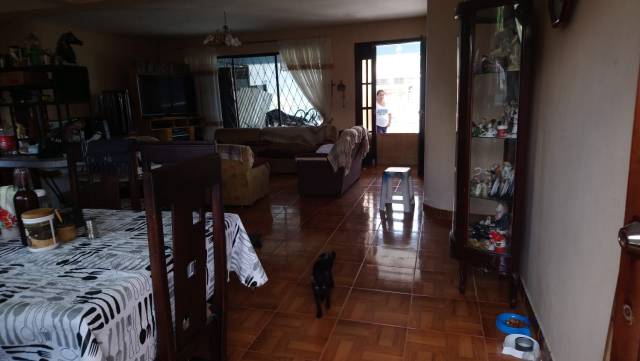 VENDO LINDA CASA FAMILIAR