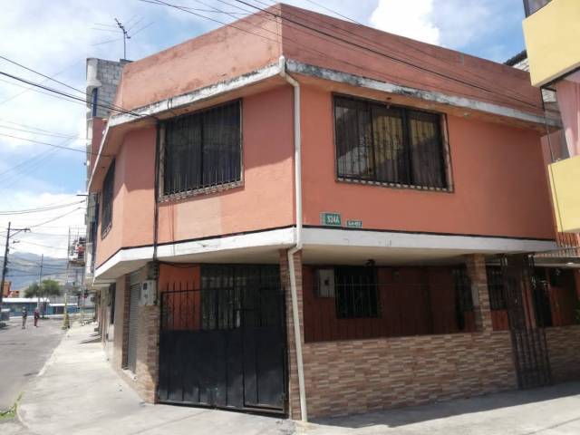 Se Vende casa esquinera con local comercial, garaje, Ubicada en Solanda