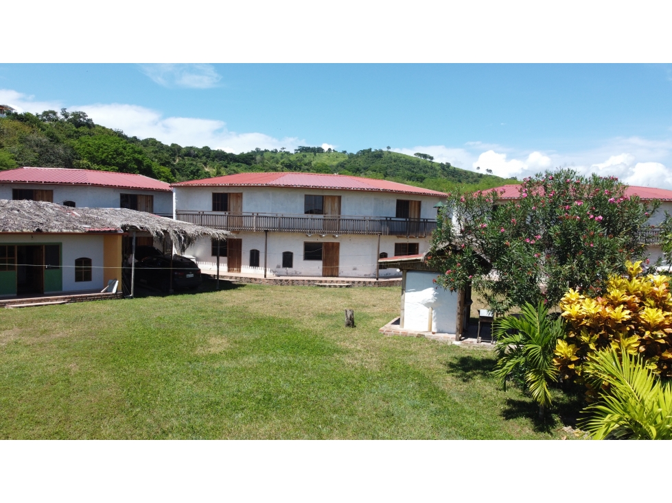 Se vende hosteria frente al mar en Playa Don Juan Jama Manabi.