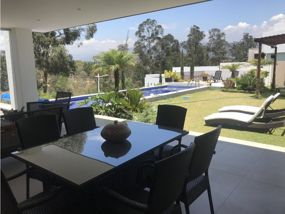 TUMBACO-PARQUE DE LA VIÑA, VENTA HERMOSA  CASA MODERNA