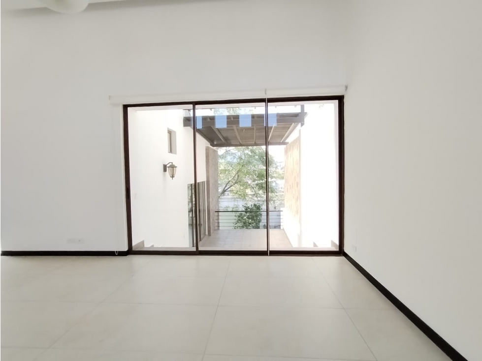 Hermosa Casa 368m2 en Venta en La Cervecería en Cumbaya