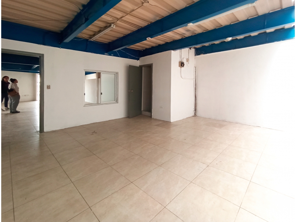 LOCAL COMERCIAL EN ALQUILER - EL ARENAL