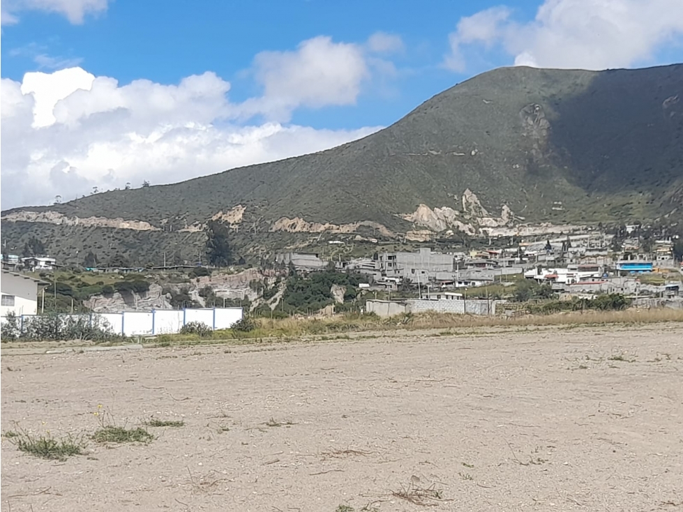 EN VENTA TERRENO DE 200 METROS EN LA MITAD DEL MUNDO MV