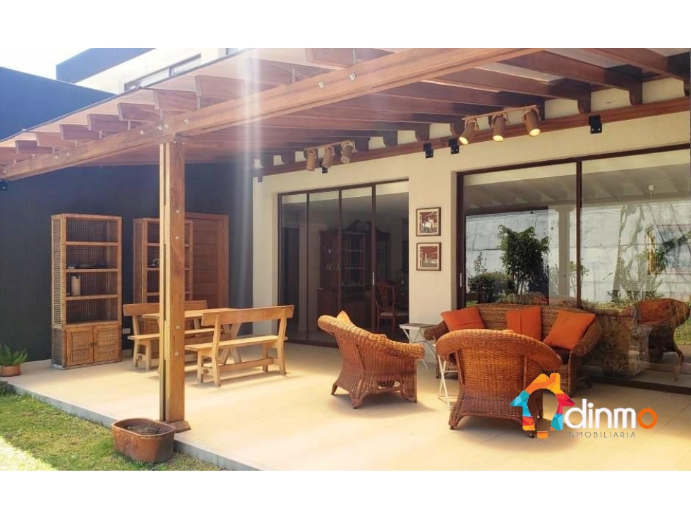 Vendo casas Cumbayá venta Urbanización 3 dormitorios, de lujo