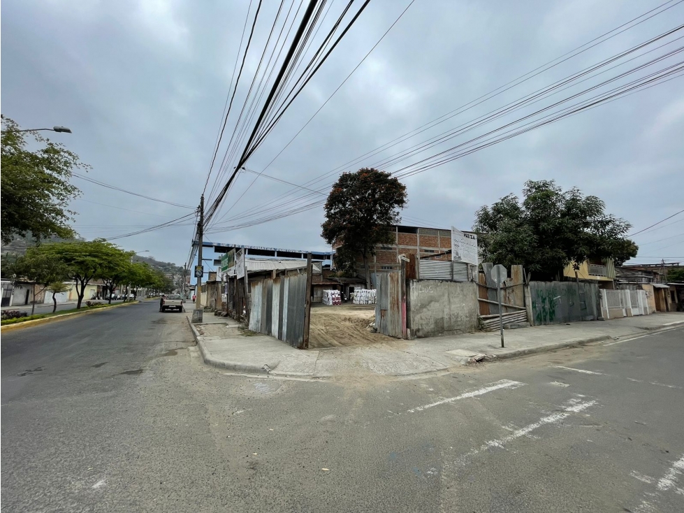 Vendo terreno esquinero comercial en Portoviejo