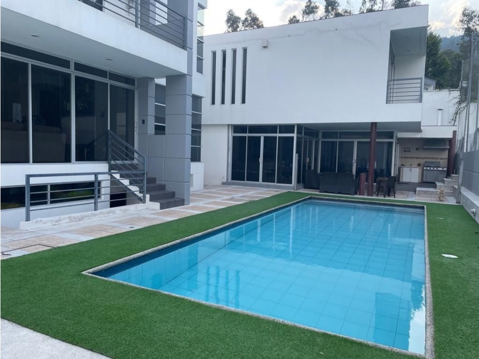 Vendo Casa Moderna de Lujo  1000m2 Cerca Rancho San Francisco Cumbaya