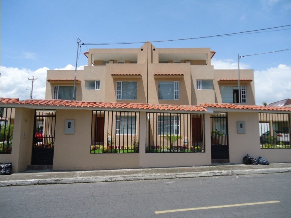 Linda casa en Urb. San Germán - Los Chillos