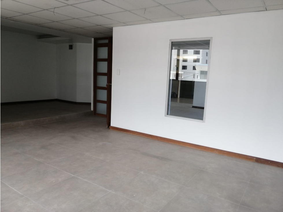 El Batán, Oficina en renta, 92 m2, 4 ambientes, 1 baño, 1 parqueadero