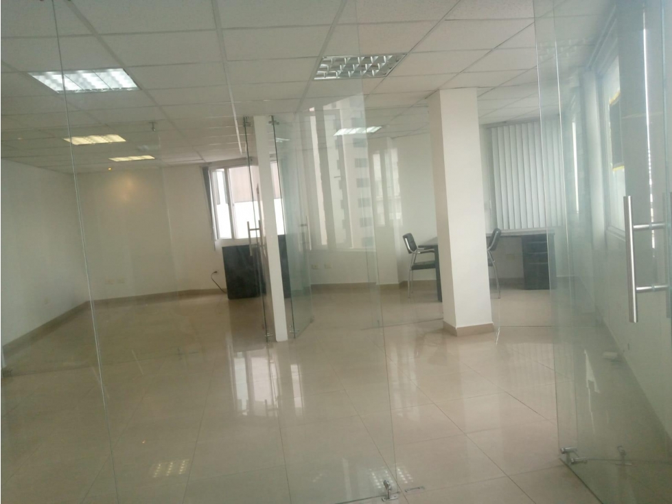 La Pradera, Oficina en  Renta, 85m2, 4 Ambientes.