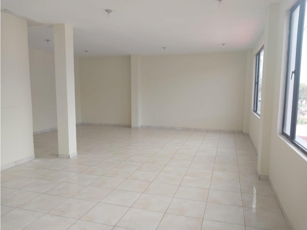 Arriendo Local Pomasqui $500. segunda planta para cualquier negocio.