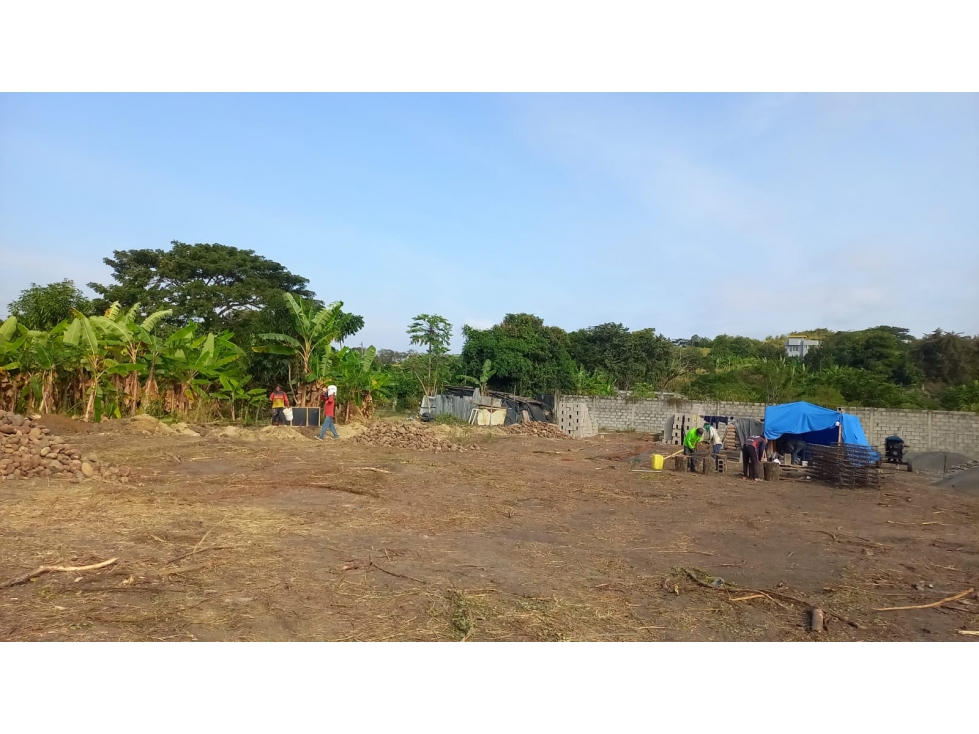 Se vende Terreno cerca al mar en Tonsupa,Club del Pacífico