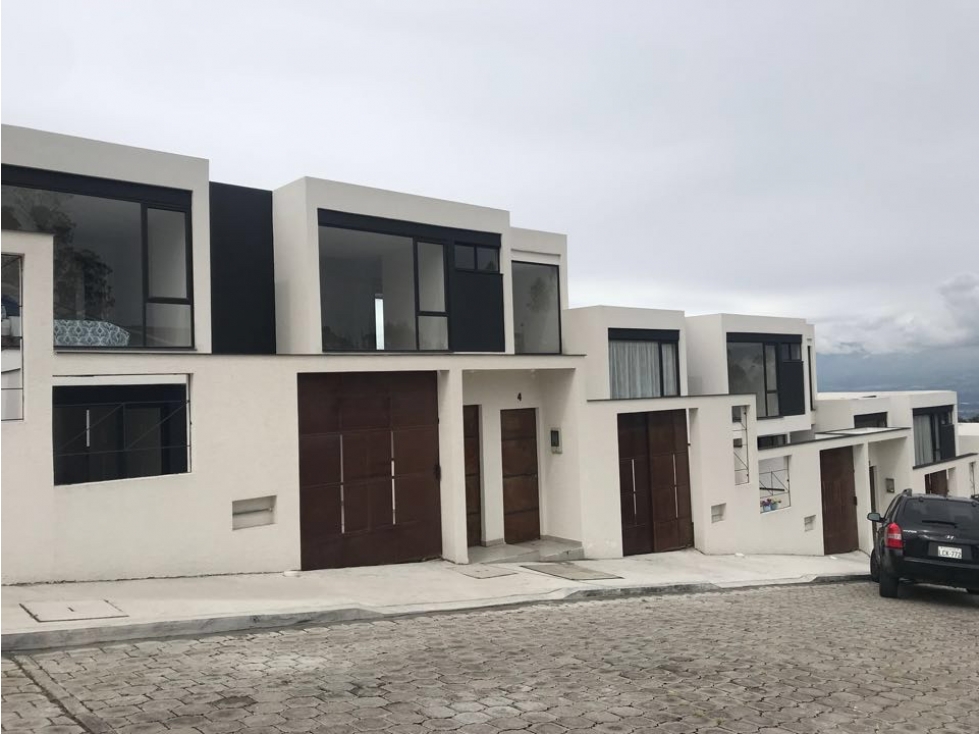 CASA EN VENTA EN QUITO sector San Isidro Del Inca