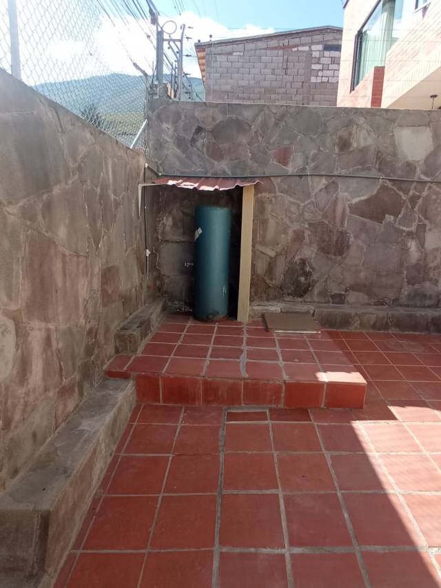 VENDO CASA EN POMASQUI