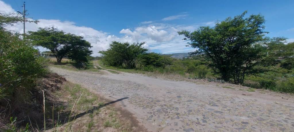 Terreno en venta 5.050 m2 en Mangahuantag Puembo