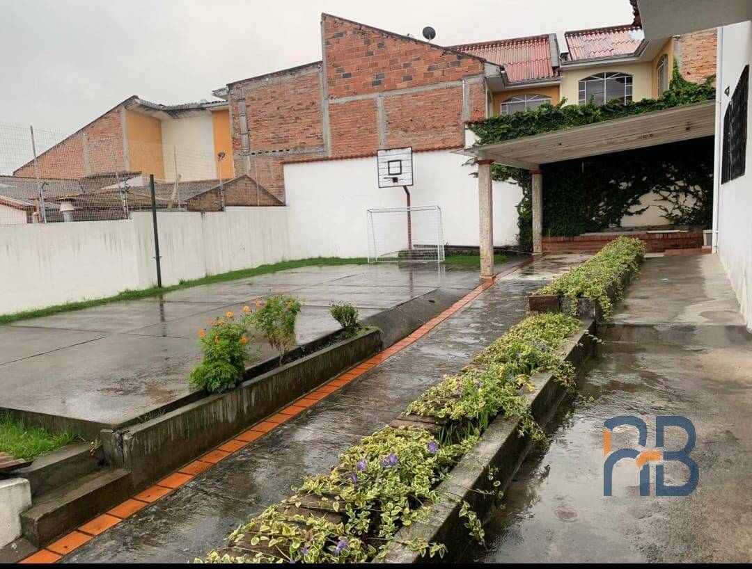 Amplia casa en venta sector Av. del Tejar