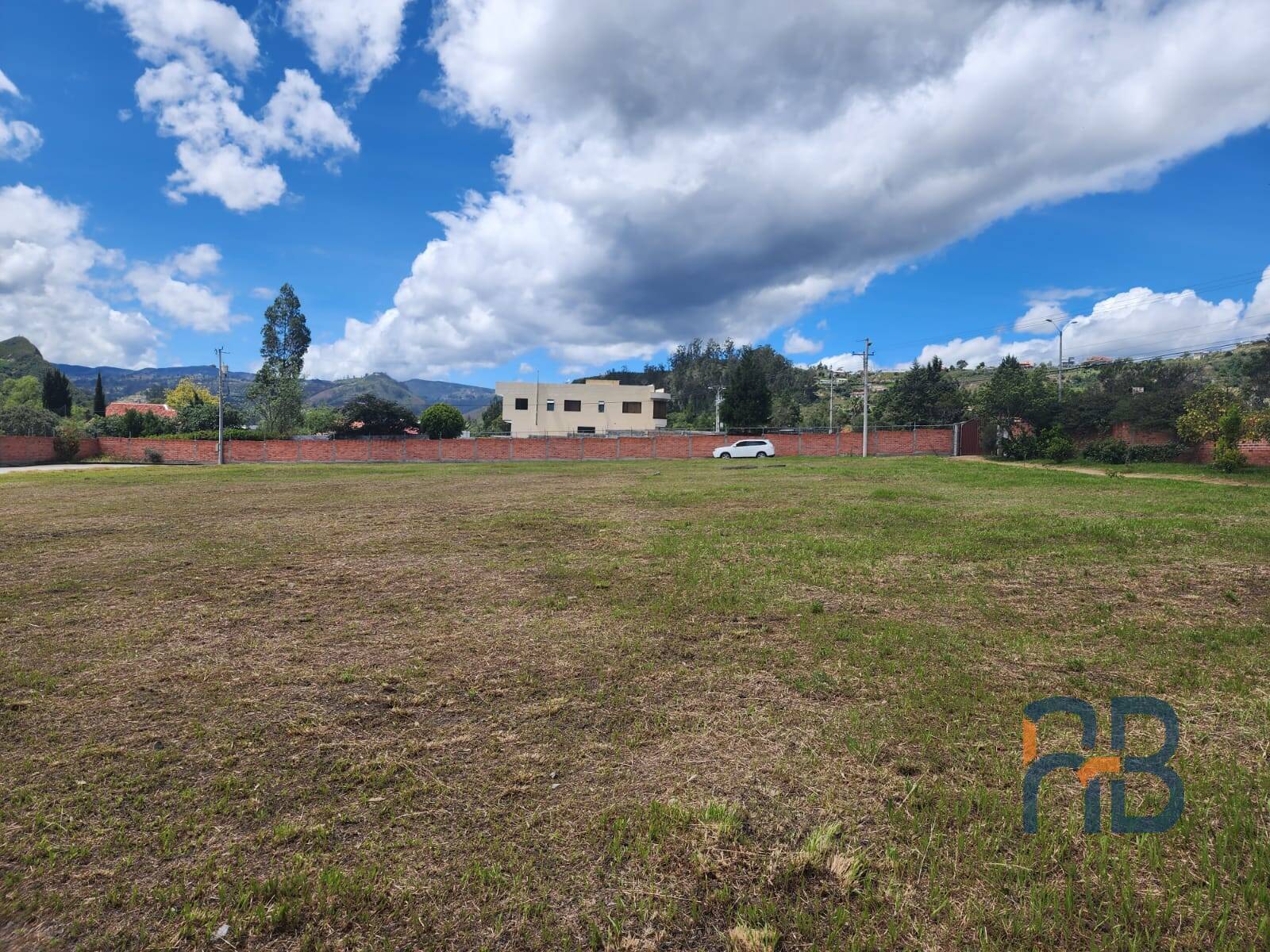 Terreno plano en venta en Challuabamba dentro de urbanización